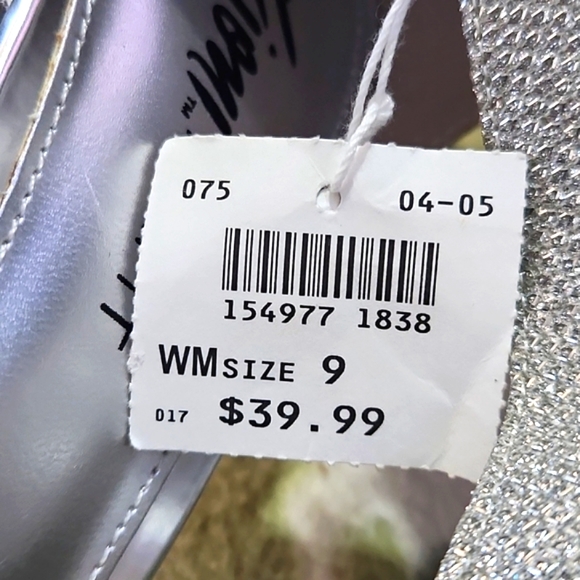 Fioni Night Pumps Silver Heels Size 9 - Picture 14 of 14